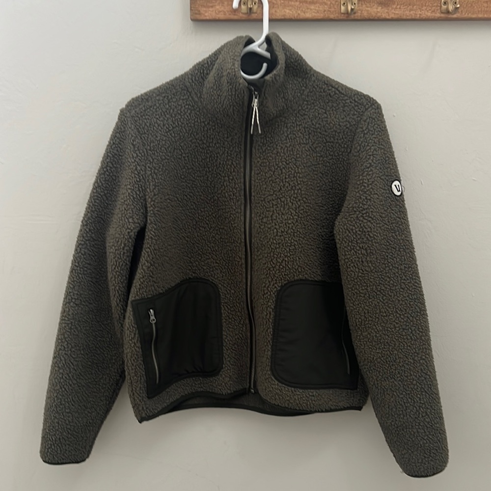 Vuori Women’s Fleece Jacket size Small